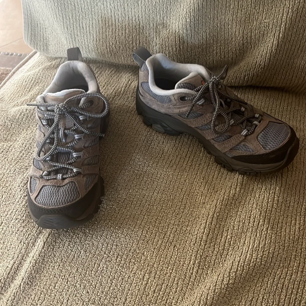 Women's Merrell Moab 3 Gray and Black Hiking Shoes - Picture 2 of 5